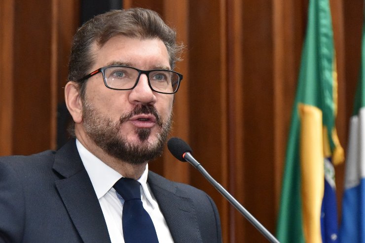 Imagem: Deputado Pedro Kemp, autor da proposta, discursa durante sessão plenária 