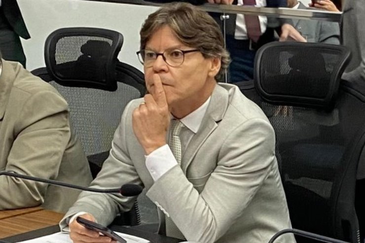 Imagem: Deputado Paulo Duarte faz novo questionamento à empresa de transporte rodoviário Andorinha.