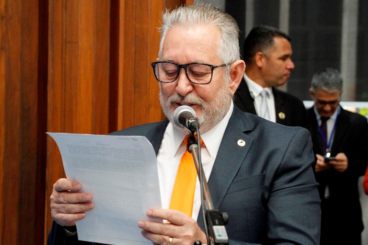 Imagem: Deputado Antonio Vaz apresentou o projeto nesta terça-feira durante sessão plenária