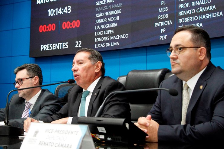 Imagem: Projetos de autoria dos outros Poderes são lidos durante a sessão plenária da Assembleia Legislativa