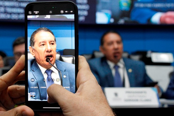 Imagem: Presidente Gerson Claro conduziu última sessão da semana, com aprovação de três projetos