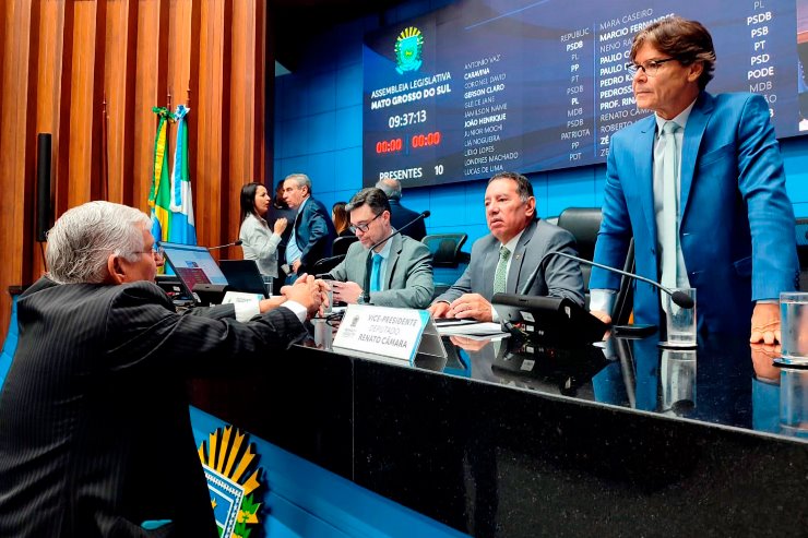 Imagem: Deputados da ALEMS analisam as matérias em tramitação na Casa de Leis durante a Ordem do Dia