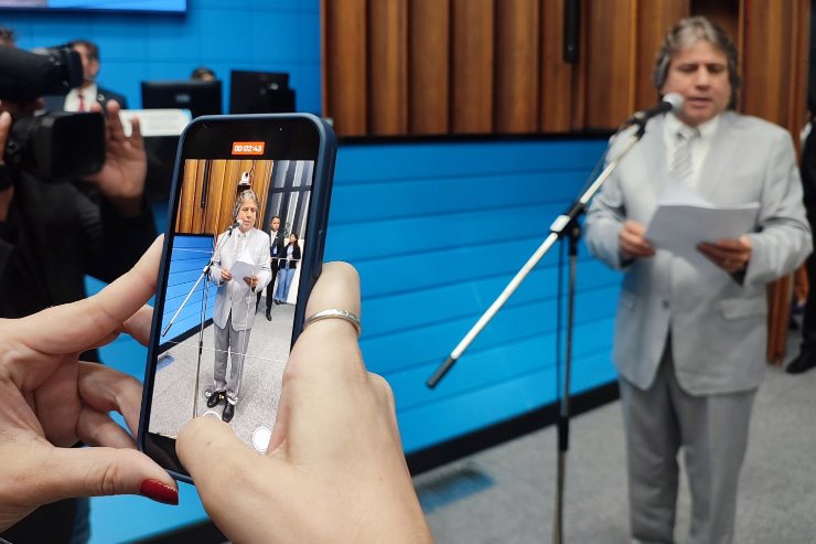 Imagem: Deputado estadual Caravina, coordenador da frente que objetiva promover ações em apoio à pauta municipalista