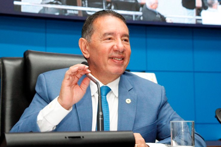 Imagem: O presidente Gerson Claro fez a abertura da sessão lembrando a importância do dia do Meio Ambiente