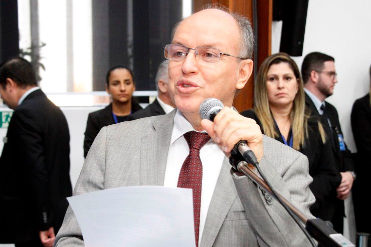 Imagem: A solenidade de lançamento do livro é de proposição do deputado Junior Mochi, que assina o posfácio