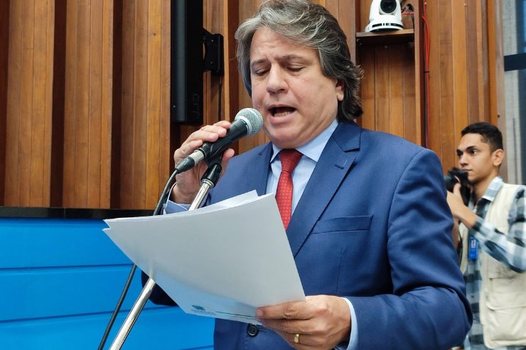 Imagem: Deputado Caravina: "Mais um desrespeito com o cidadão"