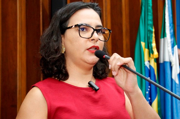 Imagem: Deputada Gleice Jane iniciou o tema esta manhã: "Querem penalizar as vítimas de violência sexual"