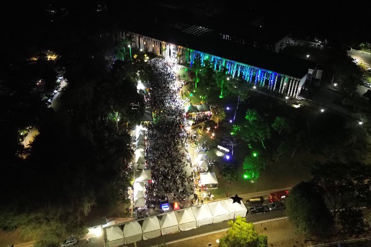 Imagem: Com cerca de 2,2 mil pessoas lotando a rampa da Casa de Leis, o segundo Arraiá ALEMS ampliou o sucesso da primeira edição