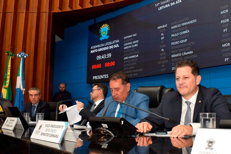 Imagem: Durante a sessão plenária, os deputados estaduais anaalisam e votam os projetos pautadas na Ordem do Dia