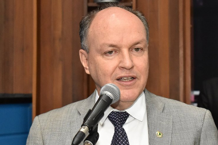 Imagem: Deputado Júnior Mochi, autor do projeto, durante sessão plenária na Assembleia Legislativa