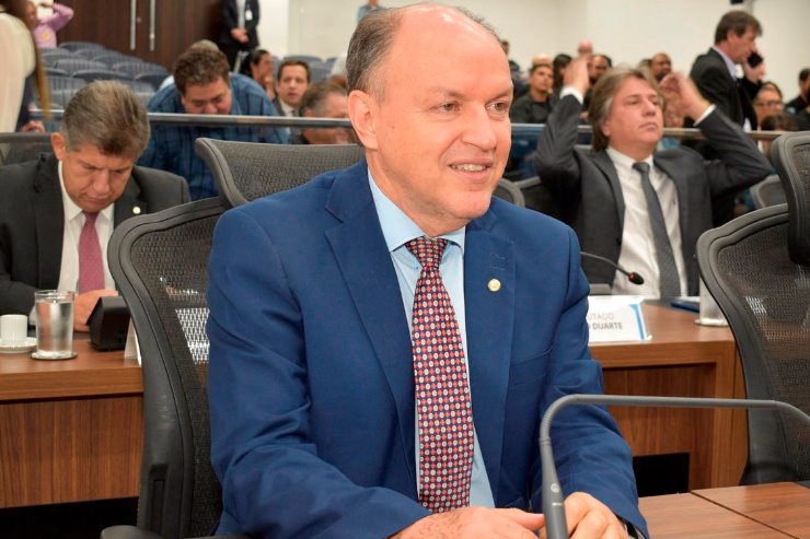 Imagem: Deputado Júnior Mochi, autor do projeto, durante sessão plenária na Assembleia Legislativa