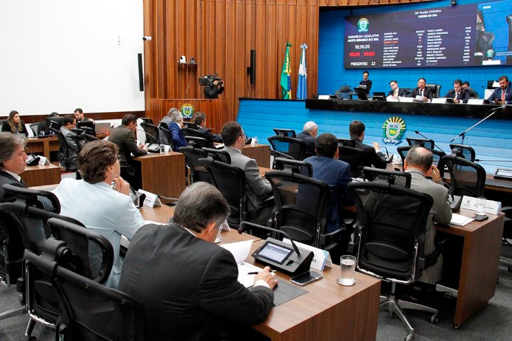 Imagem: Deputados analisaram três proposições durante a primeira sessão da semana, nesta terça-feira