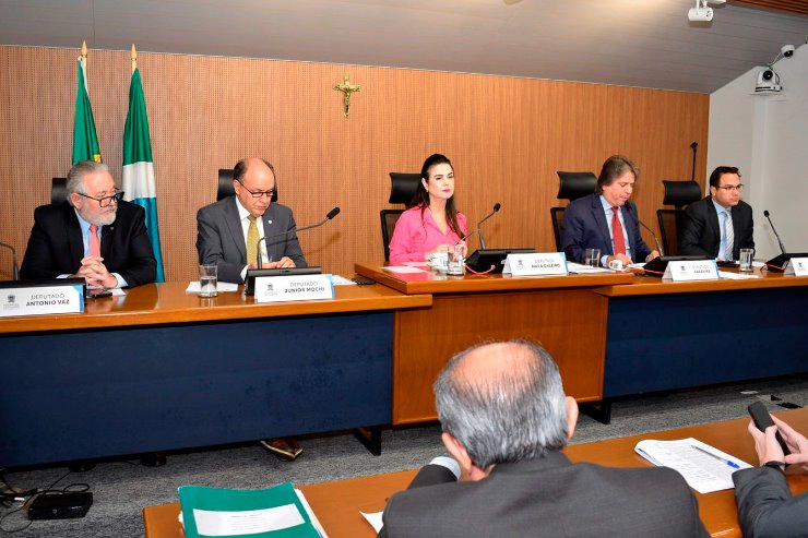 Imagem: Reunião da CCJR acontece no Plenarinho Deputado Nelito Câmara, às quartas-feiras, a partir das 8h