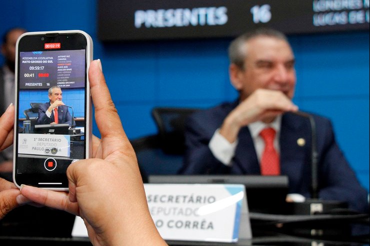 Imagem: O municipalismo na gestão estadual foi abordado pelo deputado Paulo Corrêa, durante a sessão plenária