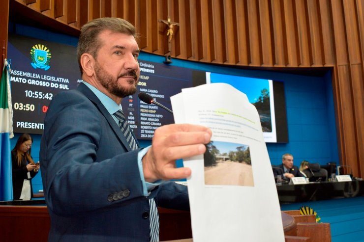Imagem: Expondo as fotos dos rios Miranda e Taquari, o parlamentar apresentou dados sobre o volume das bacias 