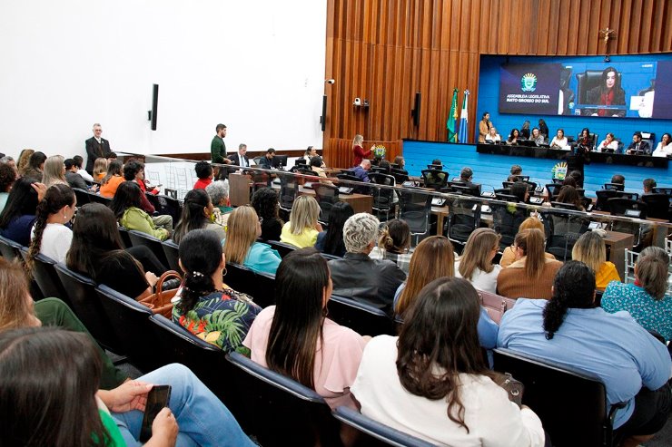 Imagem: Com plenário repleto de pré-candidatas a vereadoras, evento discutiu a importância de presença das mulheres na política e outros espaços de poder