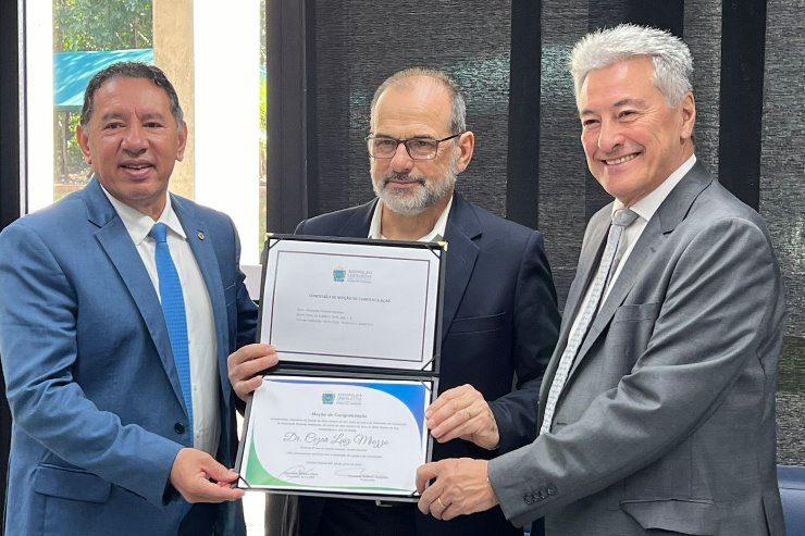 Imagem: A moção foi entregue ao Juiz de Direito da 8ª Vara do Juizado Especial – Justiça Itinerante, Cezar Luiz Miozzo