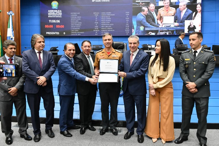 Imagem: Comandante Frederico Reis Pousos Salas foi homenageado em nome de toda a corporação 