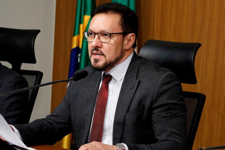 Imagem: Deputado Lucas de Lima, presidente da Comissão de Saúde, durante a última audiência pública para prestação de contas da Saúde