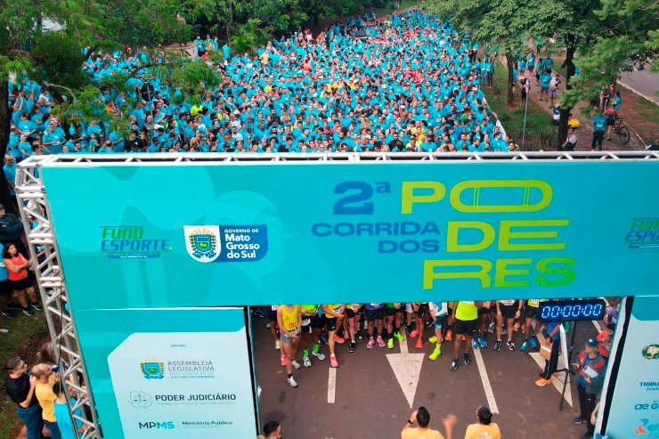 Imagem: Multidão de servidores e outros participantes lotaram as ruas do Parque dos Poderes neste sábado durante a 2º Corrida dos Poderes