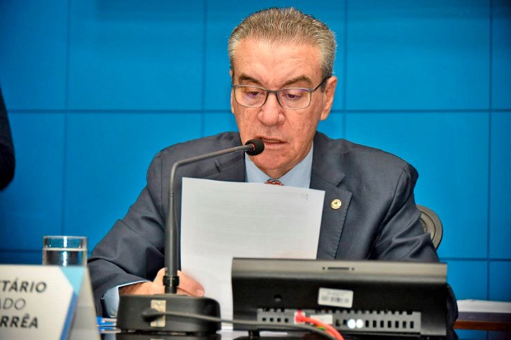 Imagem: Deputado Paulo Corrêa durante sessão plenária desta terça-feira; parlamentar é o autor da proposta