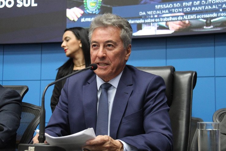 Imagem: Deputado Roberto Hashioka, propositor da sessão solene, durante a cerimônia realizada no ano passado