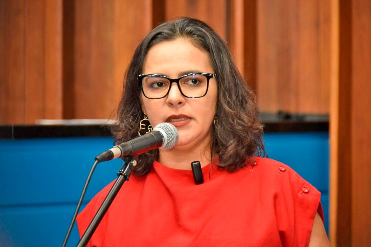 Imagem: Deputada Gleice Jane, propositora da sessão solene, é autora de Resolução que acrescentou "Tia Eva" ao nome da honraria