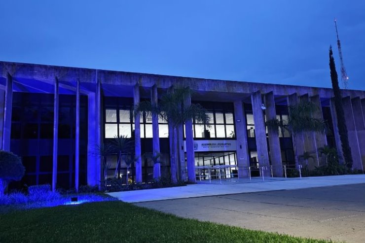 Imagem: Assembleia Legislativa de Mato Grosso do Sul se ilumina com a cor da Campanha Novembro Azul 