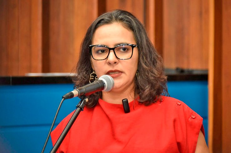 Imagem: Deputada Gleice Jane, autora da proposta, durante sessão ordinária na Casa de Leis
