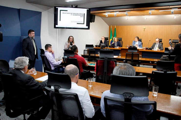 Imagem: Relatórios foram apresentados durante audiência pública, realizada no plenarinho da Assembleia Legislativa 