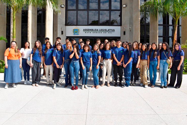 Imagem: Estudantes de escola de Paranhos estão entre os que visitaram a Assembleia Legislativa de Mato Grosso do Sul em 2024