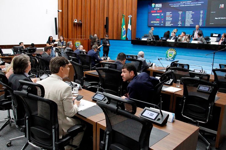 Imagem: Parlamentares de despediram na última sessão plenária de 2024, realizada nesta manhã