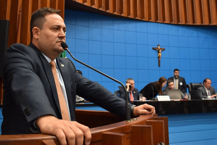 Imagem: Deputado Marcio Fernandes, autor do projeto de lei, durante sessão plenária na Assembleia Legislativa de Mato Grosso do Sul