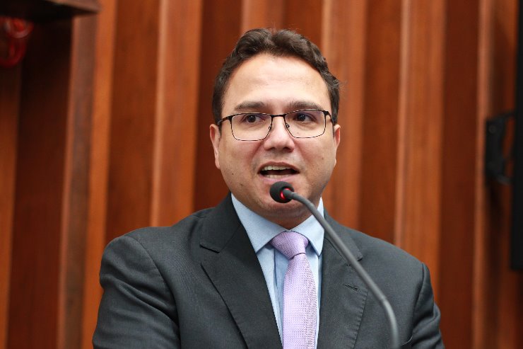 Imagem: Deputado Pedrossian Neto em discurso na tribuna