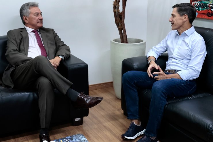 Imagem: O secretário Guilherme Alcântara disse que atender as reivindicações levadas pelo parlamentar são um compromisso do Governo do Estado