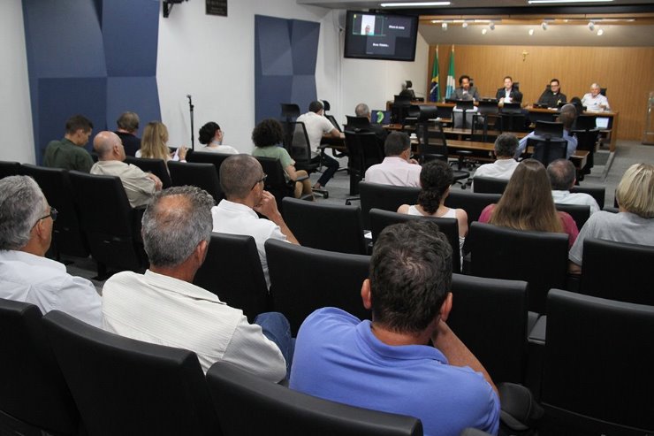Imagem: Parlamento e representantes argumentaram algumas soluções para mitigar os impactos causados pela plantação de eucaliptos