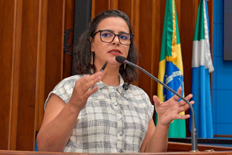 Imagem: Deputada Gleice Jane ainda defendeu proteção aos educadores para falarem abertamente sobre o assunto