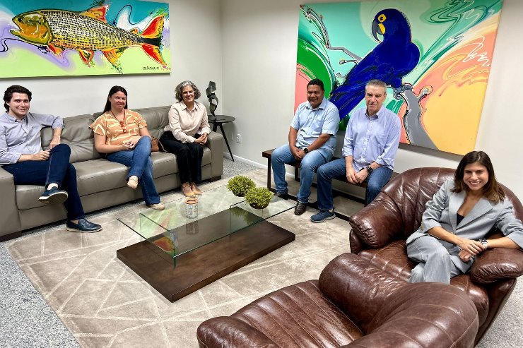 Imagem: Parlamentar destacou potencial da região em reunião com a prefeita Girleide Rovari e a deputada federal Camila Jara