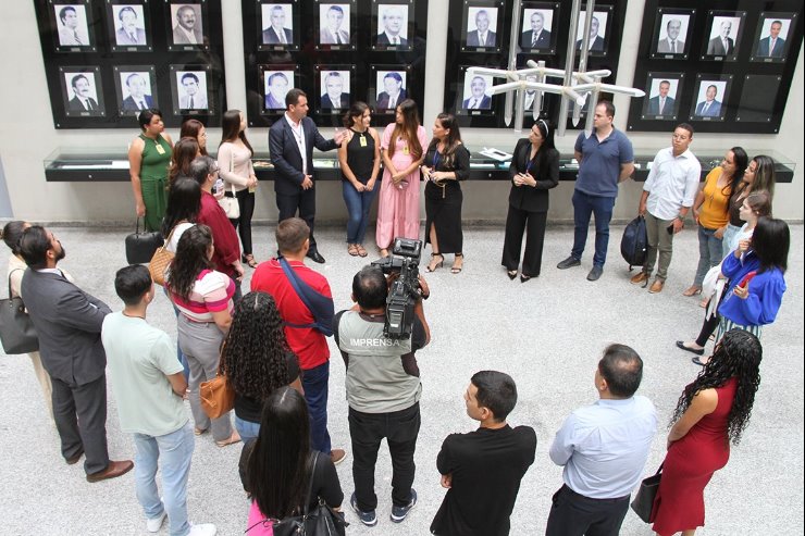 Imagem: Os alunos da Uniderp conheceram a ALEMS a convite do deputado Junior Mochi 