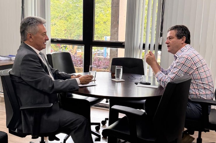 Imagem: Hashioka esteve na SES em reunião com o secretário Maurício Simões em meados de março passado para apresentar a demanda