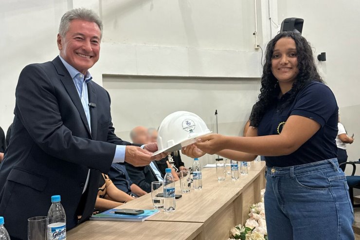 Imagem: Deputado prestigiou a aula inaugural do curso de Engenharia Civil, o primeiro ofertado pela instituição em Mato Grosso do Sul, e anunciou emenda parlamentar para fortalecer a infraestrutura do campus de Nova Andradina