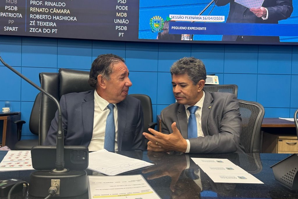 Imagem: Os deputados Gerson Claro e Professor Rinaldo tiveram projetos aprovados na Ordem do Dia