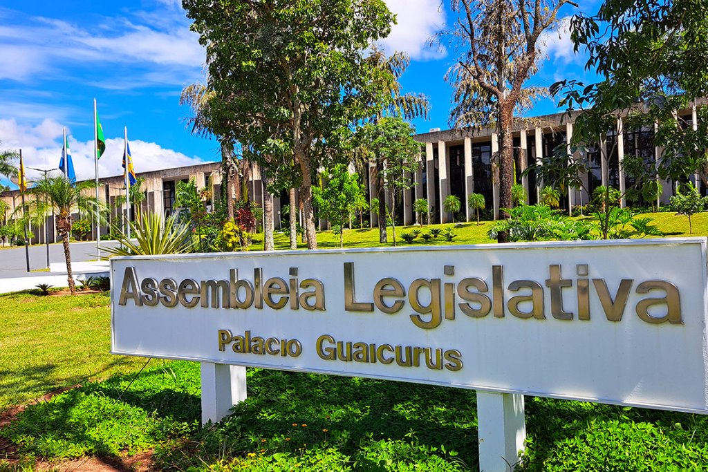 Imagem: A ALEMS é localizada na Avenida Desembargador José Nunes da Cunha, Parque dos Poderes, Bloco 09, no Jardim Veraneio 