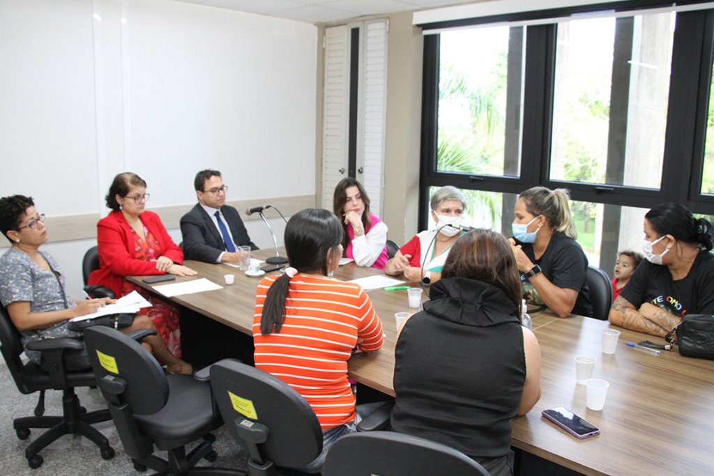 Imagem: Reunião promovida pelo deputado Pedrossian Neto objetivou debater as dificuldades no acesso ao benefício estadual