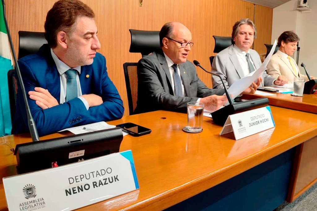 Imagem: A reunião da CCJR aconteceu na manhã desta quarta-feira, no Plenarinho Deputado Nelito Câmara