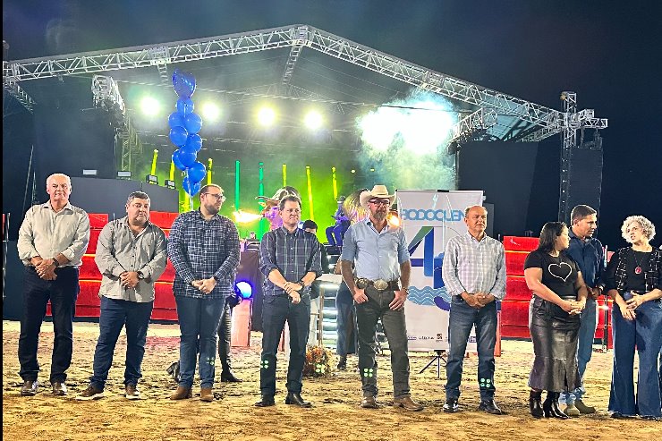Imagem: Autoridades prestigiam abertura do 1º Bodoquena Rodeio Festival após mais de uma década 