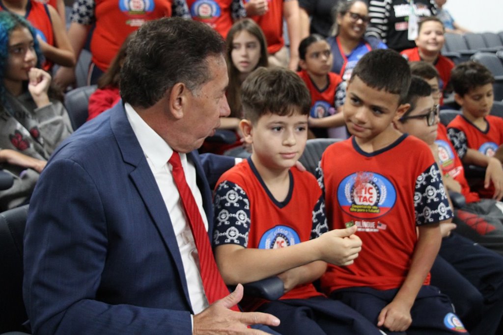 Imagem: Alunos foram recebidos pelo presidente da ALEMS, deputado Gerson Claro 