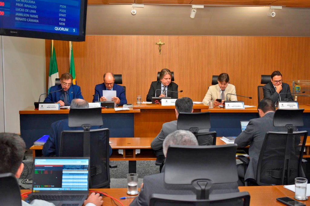 Imagem: Três matérias foram arquivadas e dez receberam pareceres favoráveis