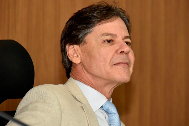 Imagem: Deputado Paulo Duarte amplia alcance de lei de sua autoria desde 2010 e define que transportadoras também devem estabelecer data e turno para entrega de serviços e mercadorias para consumidores, em Mato Grosso do Sul.