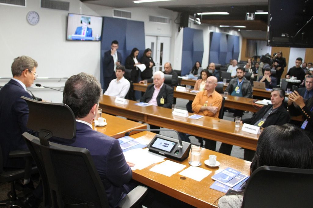 Imagem: Em reunião, realizada no plenarinho Nelito Câmara, foram homenageados membros do Conselho Regional dos Técnicos Industriais da 1° Região